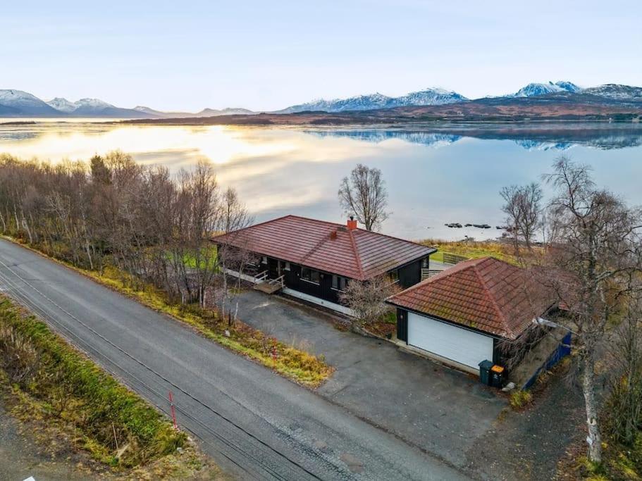 Hus Med Egen Strandlinje ทรอมโซ ภายนอก รูปภาพ