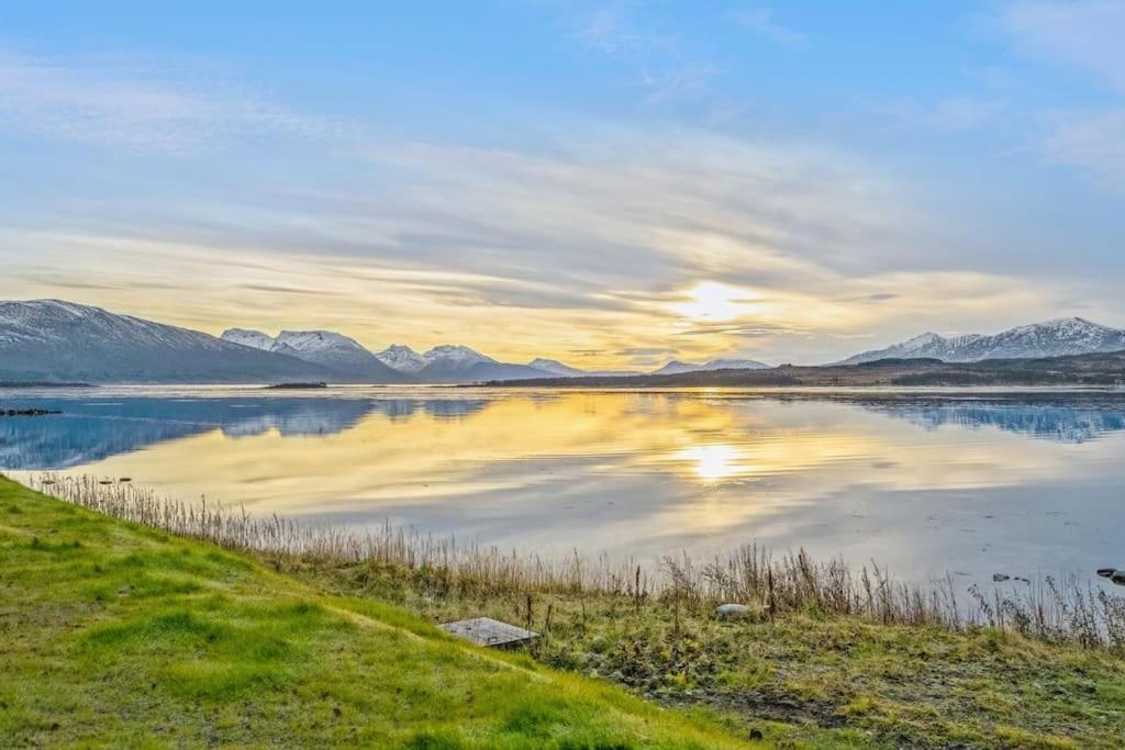 Hus Med Egen Strandlinje ทรอมโซ ภายนอก รูปภาพ
