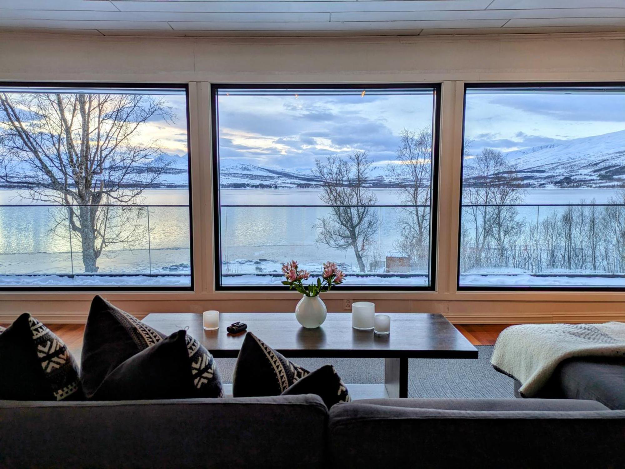 Hus Med Egen Strandlinje ทรอมโซ ภายนอก รูปภาพ